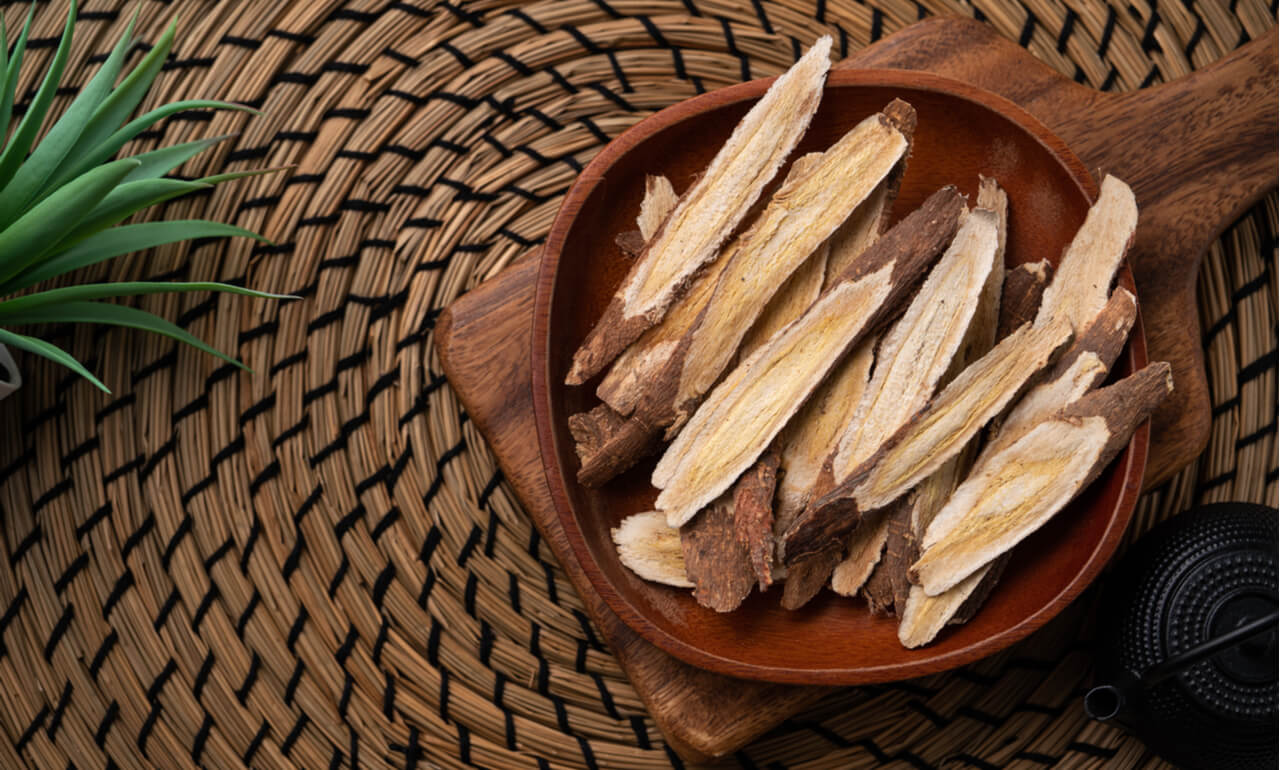 Read more about the article Astragalus Root: Everything You Need to Know About This Healing Root